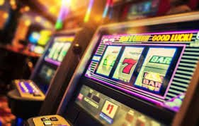 Baccarat Free Play showing Banker and Player hands